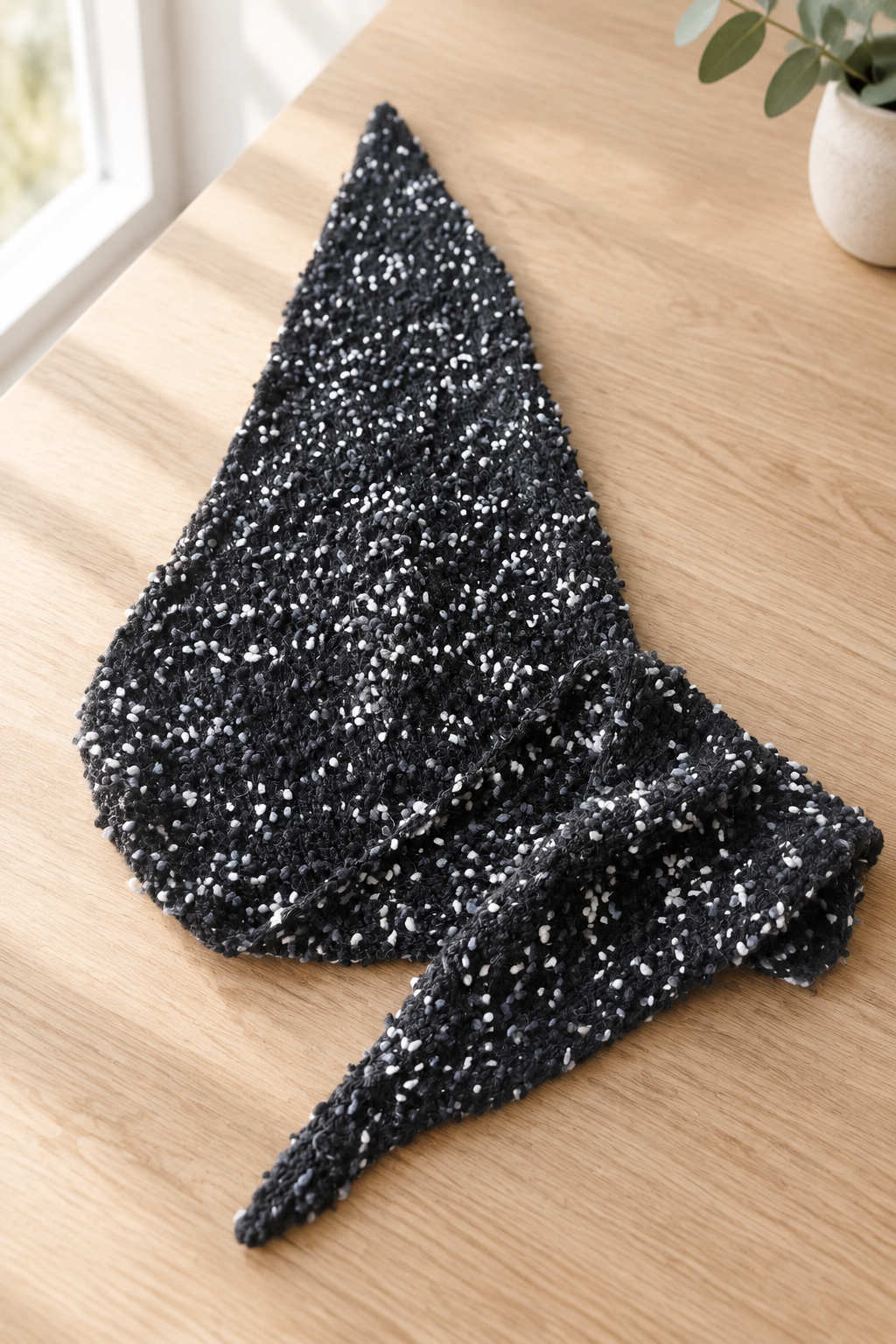 2nd Hand | Bouclé Dreiecktuch 140x40cm – Strukturierter Strickschal / Halstuch mit Noppen