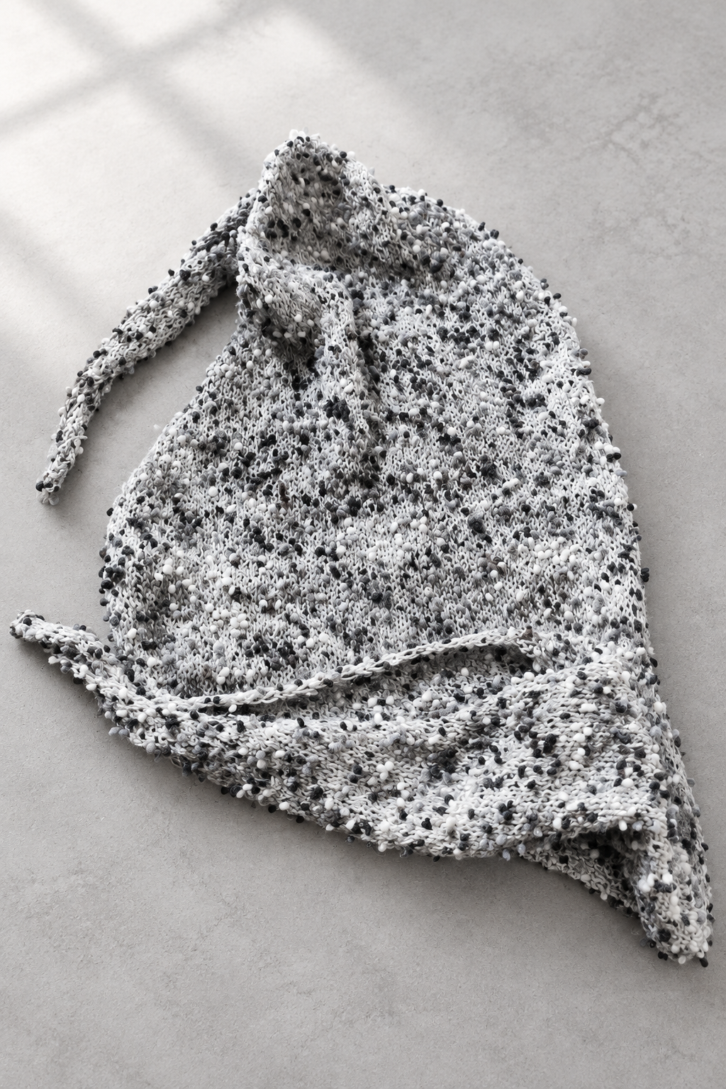 2nd Hand | Bouclé Dreiecktuch 140x40cm – Strukturierter Strickschal / Halstuch mit Noppen