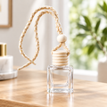 Hängender Auto- & Raum-Diffuser – Stilvoller Duftbegleiter aus Glas und Holz