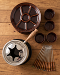 Vintage Fondue-Set „Fondue Gourmet“ 24-teilig – Keramik & Gusseisen (6 Personen)
