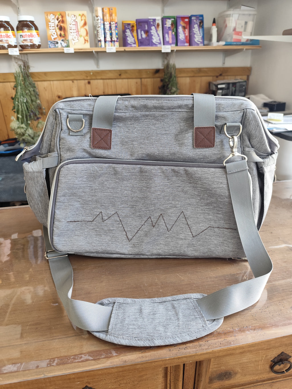 2nd Hand | fillikid Wickeltasche Grau Melange – Viel Stauraum – Moderner Herzschlag-Look Top