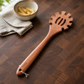 Nudelkelle / Spaghetti-Heber / Pastakralle aus robustem Holz - antihaft