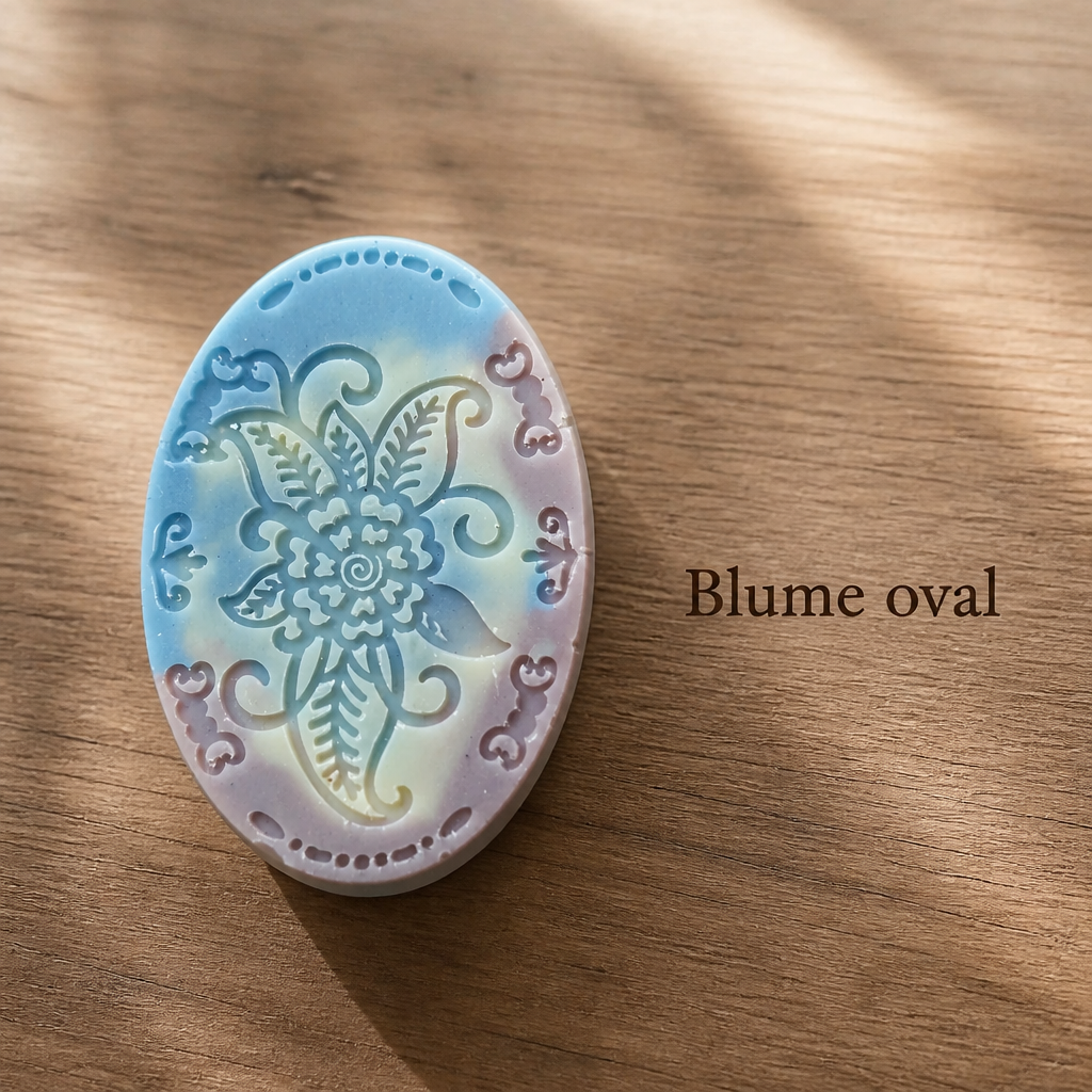 Handmade | Naturseife Sakura 'Blume oval' mit Ziegenmilchpulver