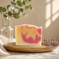 Handmade | Naturseife „Marmor-Swirl“ Honeysuckle - Handgesiedet