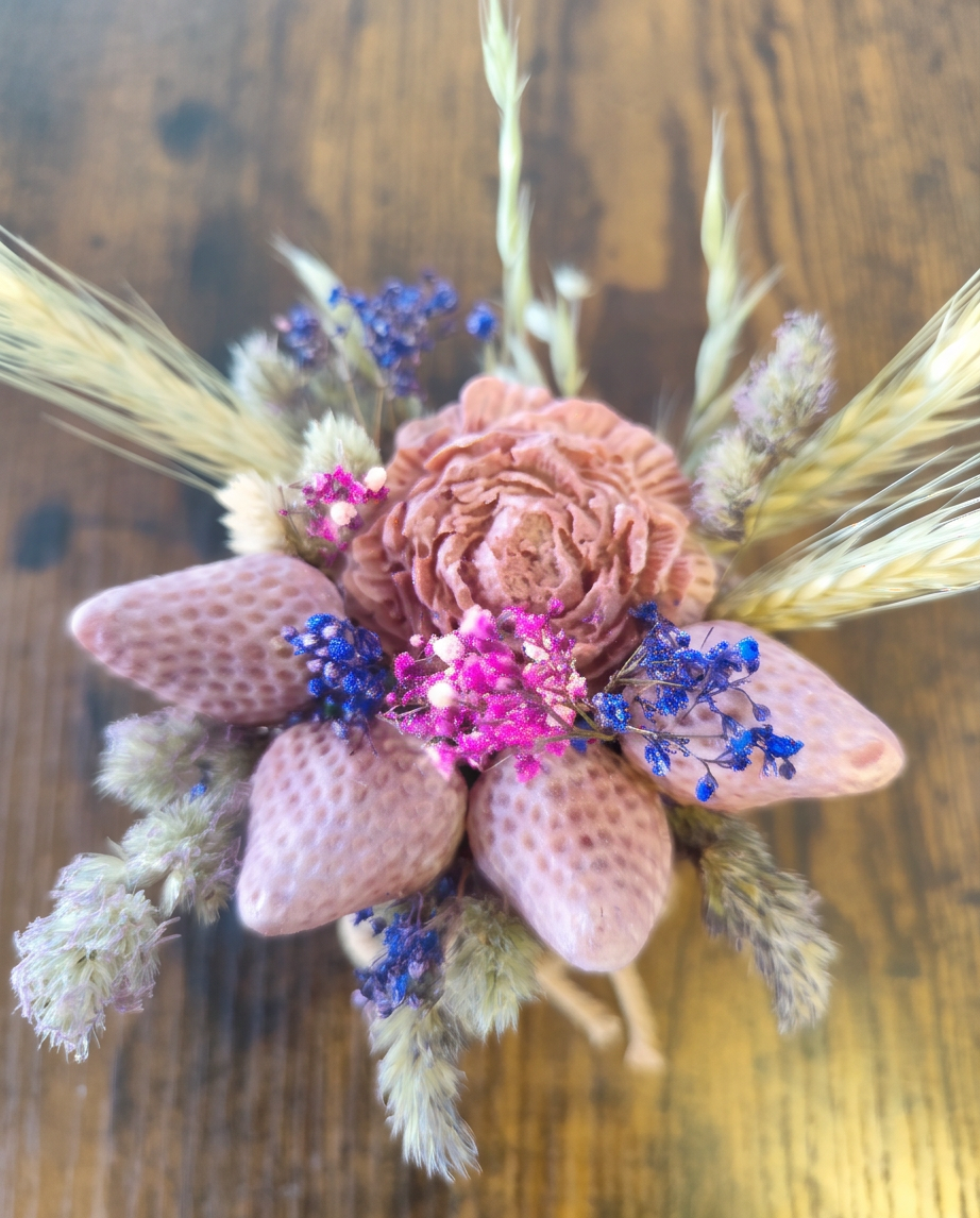 Handmade - Blumen-Bouquet aus Seifen | handgesiedet | Erdebeeren und Blumen