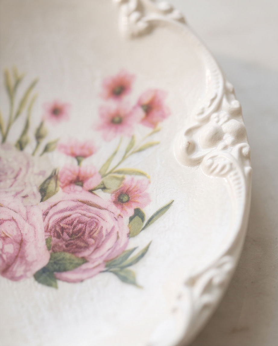 Handmade - ovale Schale aus Gips mit Rosenmotiv