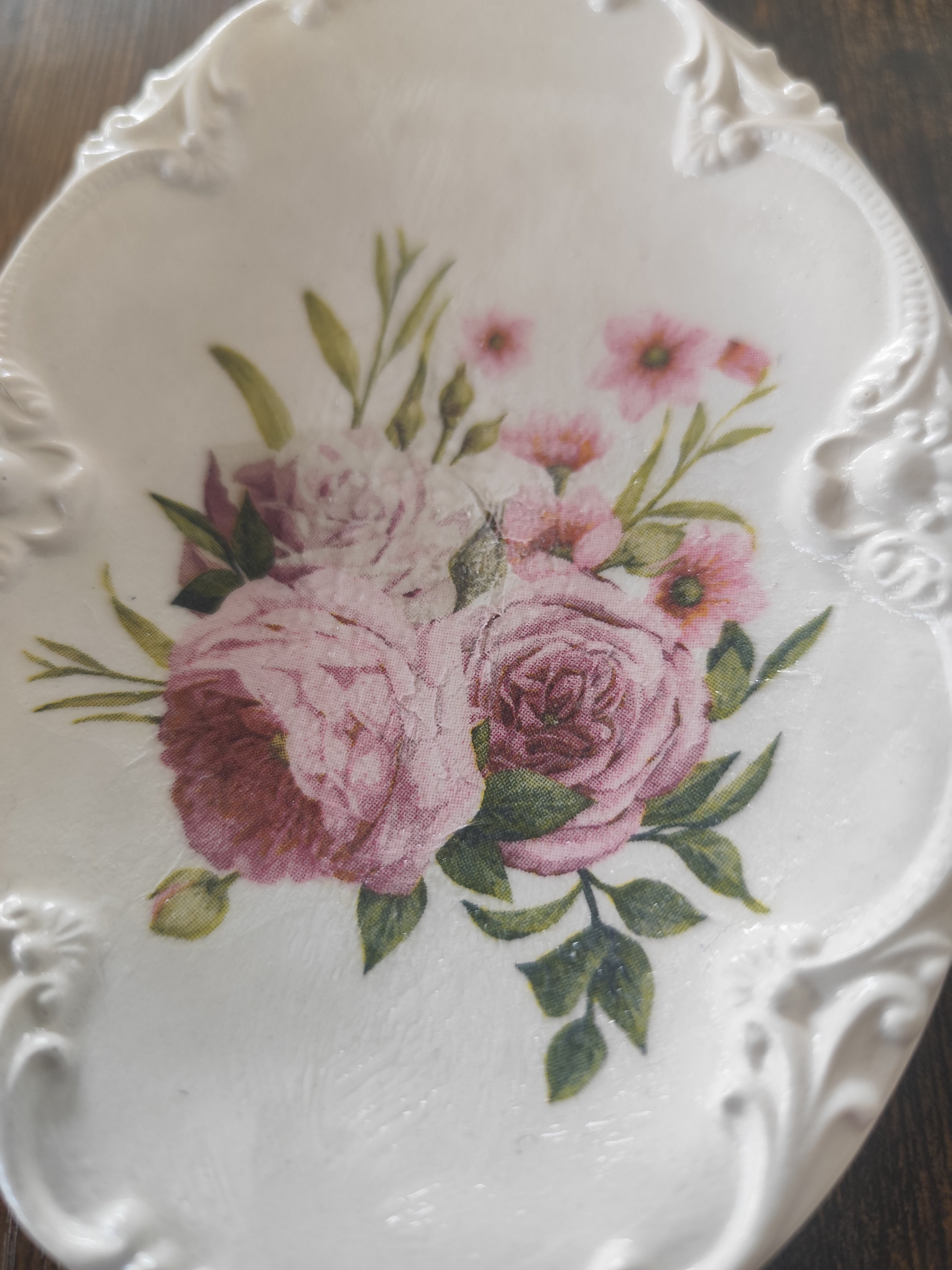 Handmade - ovale Schale aus Gips mit Rosenmotiv