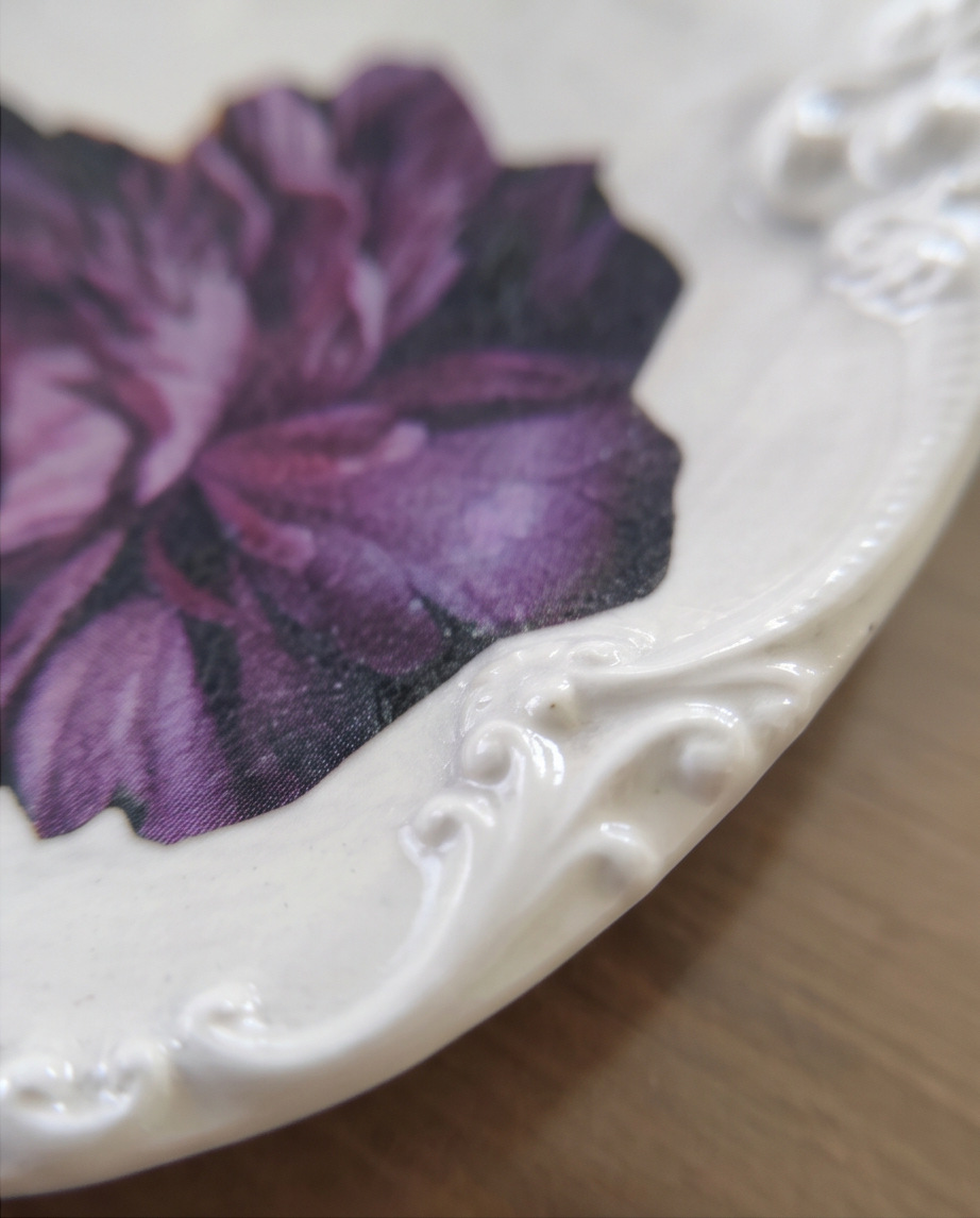 Handmade | ovale Schale aus Gips mit Blumenmotiv - Handarbeit - Deko-Teller